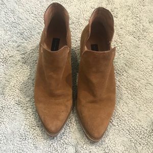 Steven bootie.. Dextir  size 7  in camel